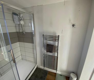 High Street - Photo 4