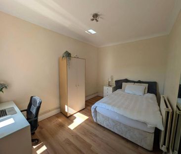 1 bedroom in a house share to rent - Photo 6