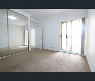 22/8-10 Browne Parade, Warwick Farm, NSW 2170 - Photo 4
