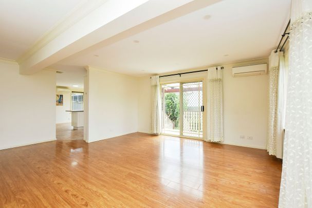 Modern Family Residence in the heart of Eastwood with low maintenance - Photo 1