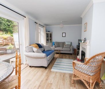 3 bedroom semi-detached house to rent - Photo 5