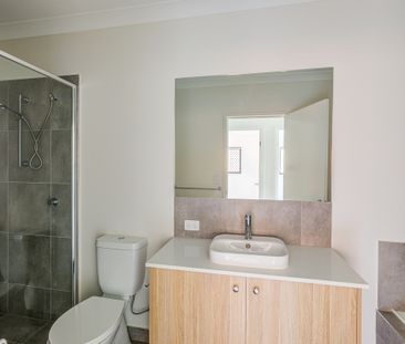 Large 2 Bedroom Duplex! - Photo 1