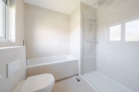 5 bedroom detached house to rent - Photo 3