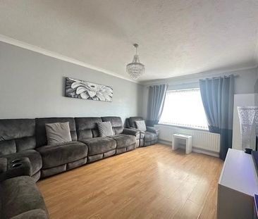 4 bedroom detached house to rent - Photo 3