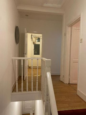 3 bedroom flat to rent - Photo 4
