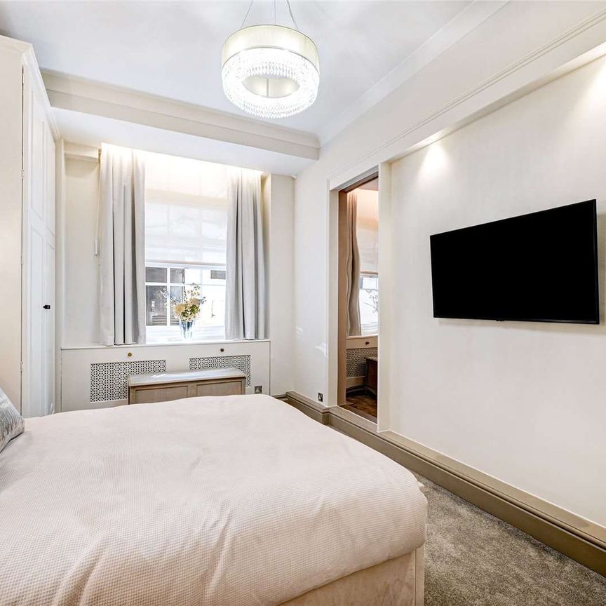 A beautiful two bedroom apartment situated in the desirable Grosvenor Square. - Photo 1