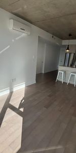 Libre immédiatement Condo 3 1/2 avec chambre fermée dans NDG. Très propre et lumineux. Électroménagers et eau chaude incluses. - Photo 4