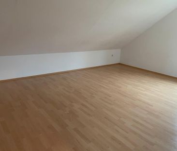 2-ZKB-Dachgeschosswohnung in zentraler Lage - Photo 1