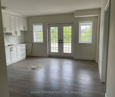 Detached Home For Lease | N9258841 - Photo 3