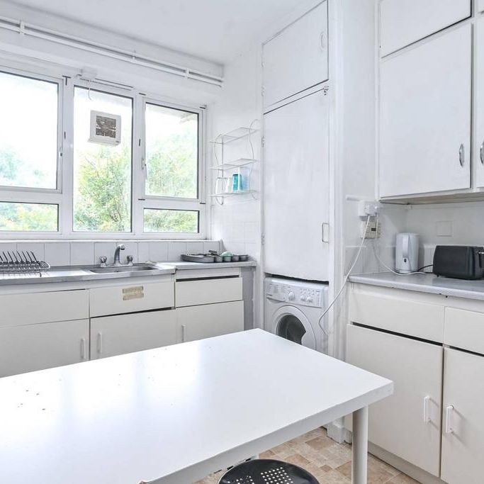 3 bedroom flat to rent - Photo 1