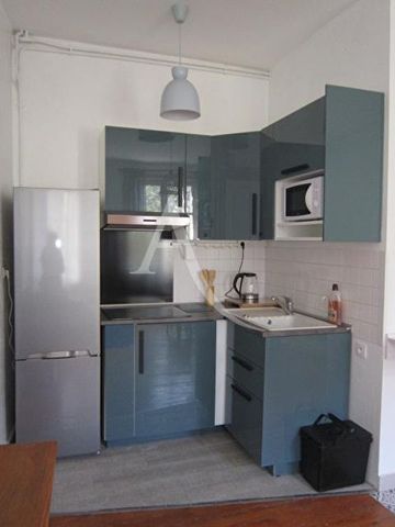 Location Appartement 2 pièces 42m² FONTENAY LE COMTE 85200 - Photo 5