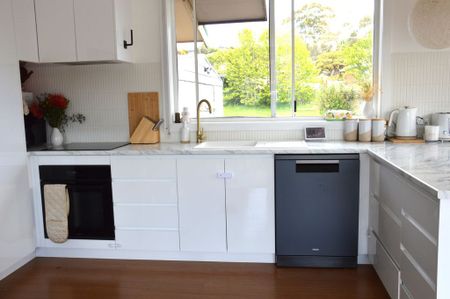 Renovated 3-Bedroom Home in a Convenient Summerhill Location - Photo 3