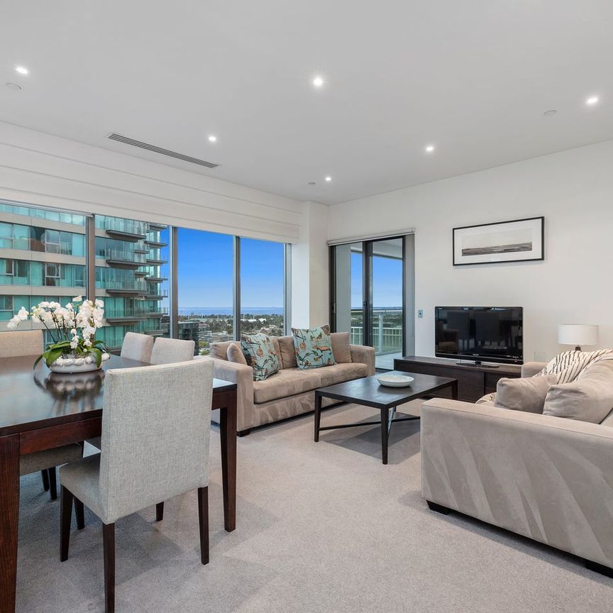 "St James - Prestige and Location" Fully Furnished - Photo 1
