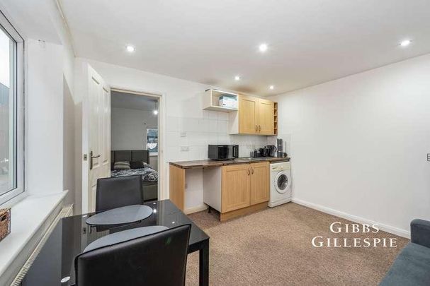 Staines Road, Hounslow, TW4 - Photo 1