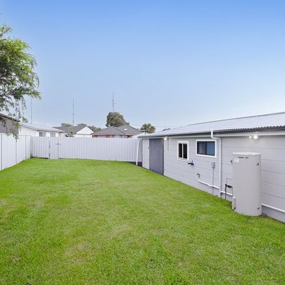 RENOVATED 1 BEDROOM FLAT - WATER INCLUDED IN RENT - Photo 1