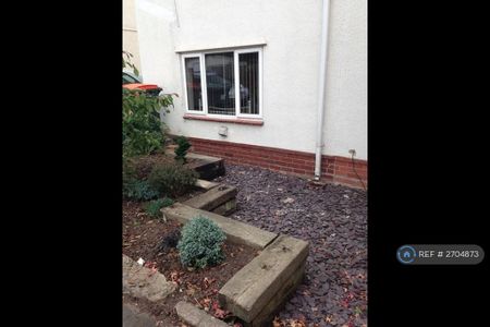 1 bedroom in a house share to rent - Photo 3