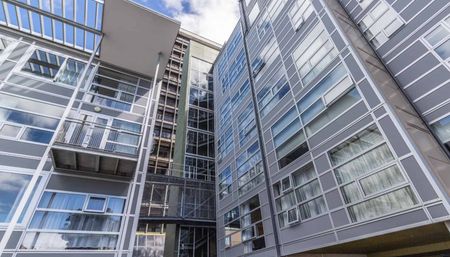 St Pauls Apts - Photo 2