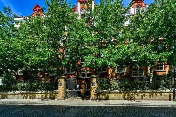 Waterloo Terrace, Islington, London, N1 - Photo 1