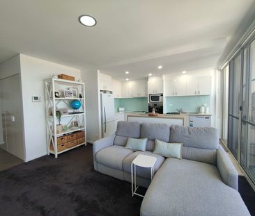 Modern Apartment with Ocean Views & Unbeatable Location - Photo 5