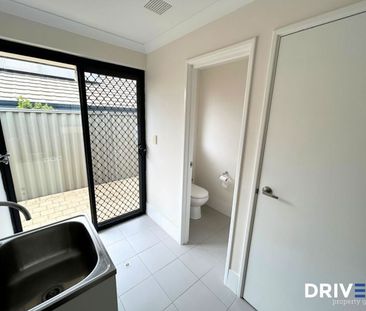 Spacious Family Home Close to Schools and the Beach - Photo 5