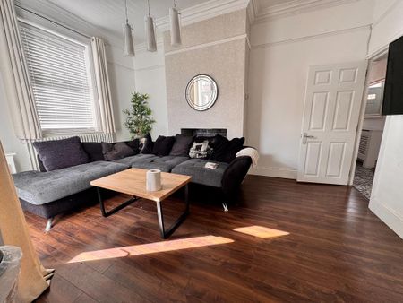 4 bedroom terraced house to rent - Photo 2