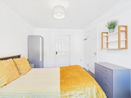 6 bedroom detached house to rent - Photo 4