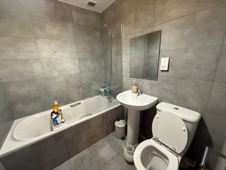 2 bedroom flat to rent - Photo 2