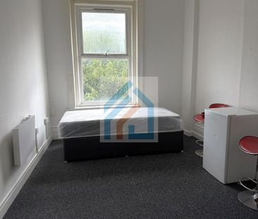 1 bedroom in a flat share to rent - Photo 5