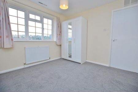 4 bedroom semi-detached house to rent - Photo 4