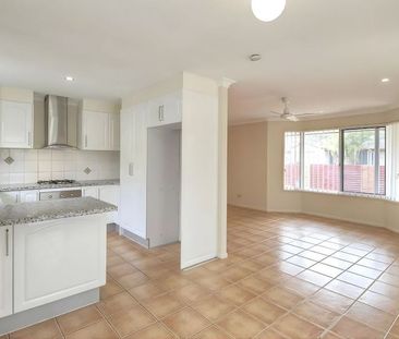 For Lease: Spacious Family Living in a Convenient Acacia Ridge Loca... - Photo 5