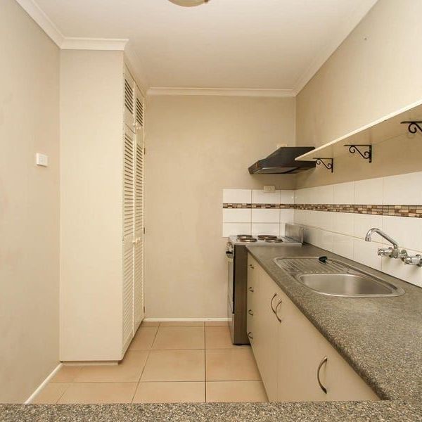 Tidy Unit in East Toowoomba! - Photo 1