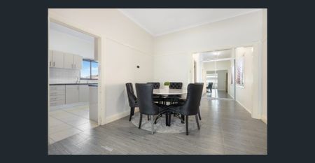 6 Month Lease Only - Spacious Family Home with Multiple Living Areas and Huge Garage - Photo 3