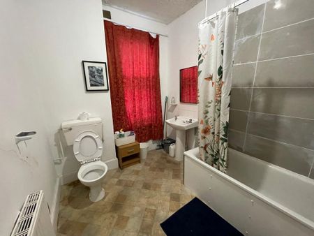 1 bedroom in a flat share to rent - Photo 5