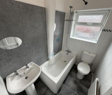 2 bedroom terraced house to rent - Photo 4