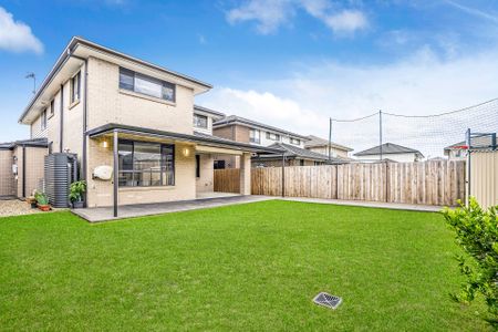 Family Home With Multiple Living Spaces! - Photo 4