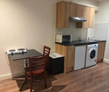 Price £1,100 pcm - Available 17/01/2026 - Furnished - Photo 4