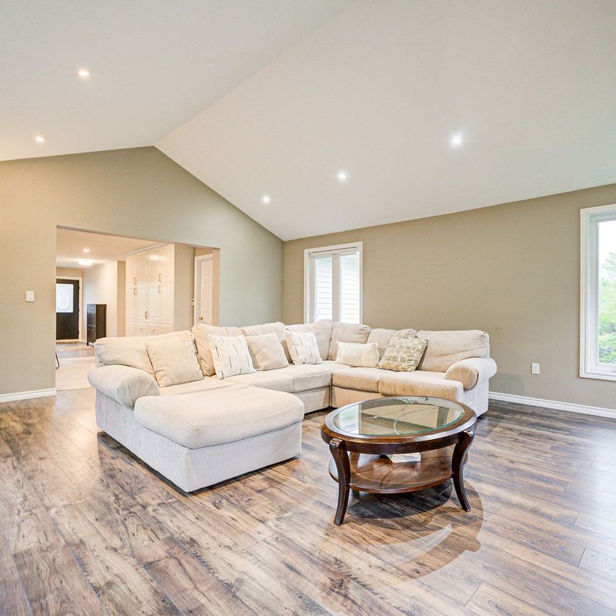 For Lease - 1147 Belle Aire Beach Road Unit# Upper Floor, Innisfil, Ontario - Photo 1