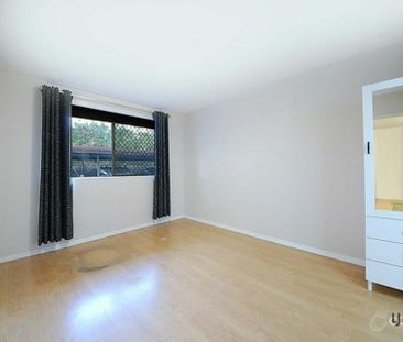 ONE BEDROOM UNFURNISHED GROUND FLOOR UNIT - STROLL TO BEACH! - Photo 4