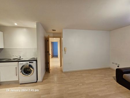 2 Bed Flat, Ordsall Lane, M5 - Photo 2