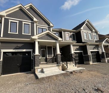 For Lease - 242 Port Crescent, Welland, Ontario - Photo 1