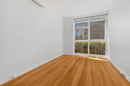 One-Bedroom Apartment with Private Courtyard in Prime South Yarra Location! - Photo 4