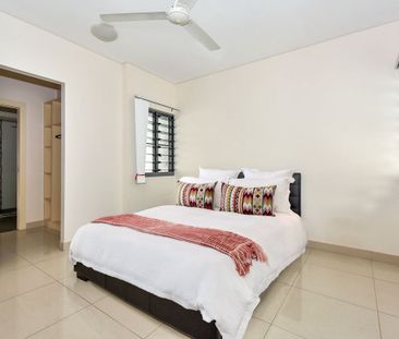 LEASE BREAK - LIGHT, LUXURY AND LEAFY VIEWS!! - Photo 3