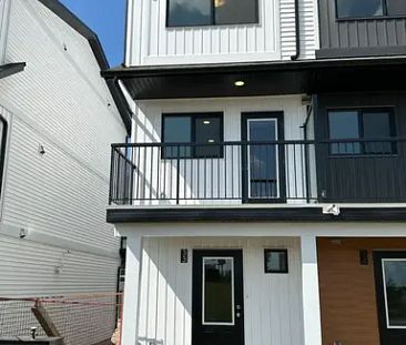 (PN1132) Brand New 2 Bedroom Townhouse with Single Car Garage | 850 Secord Blvd Nw, Edmonton - Photo 1