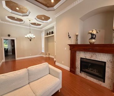 Upper-Level Modern Home with 6 Bedrooms - Photo 5