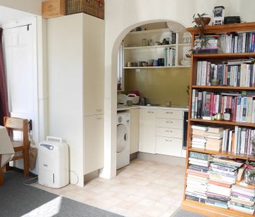 Modern 2 bedroom flat - Photo 2
