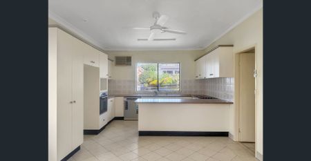 Space, Comfort and Coastal Convenience - Photo 3