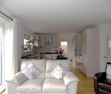 2 bedroom semi-detached bungalow to rent - Photo 2