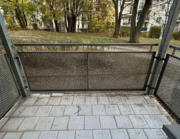 Großezügige 1-Zimmer mit Laminat, Wannenbad & Balkon in ruhiger Lage! - Foto 1