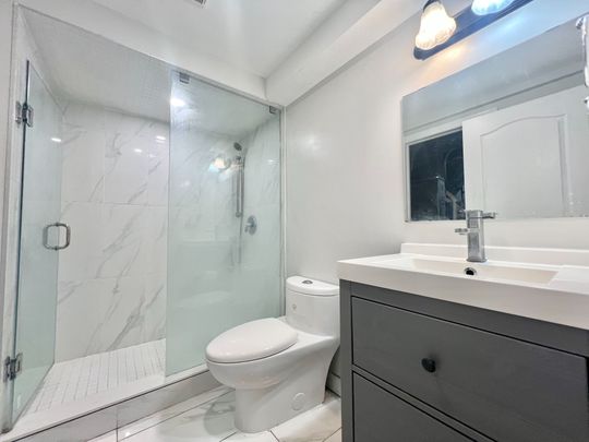 For Lease - 18 Fountain Court, Richmond Hill, Ontario - Photo 1