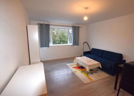 Hearsall Court, Tile Hill Lane, Coventry - Photo 2